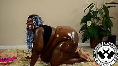 Mojado aceitoso masivo negro ssbbw golpeando