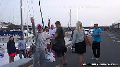 Paseo en barco descarado vibraciones de verano