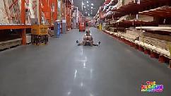 Payaso recibe una mamada en the home depot