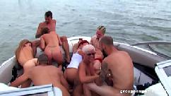 Follada grupal de verano en un barco