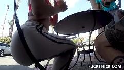 Mandy muse en bicicleta thickie bang