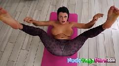 Grandes tetas milf nadia white tiras para yoga y masturbación