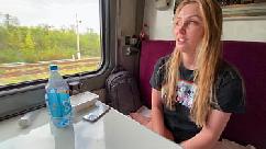 La madrastra casada alina rai tuvo sexo en el tren con un extraño